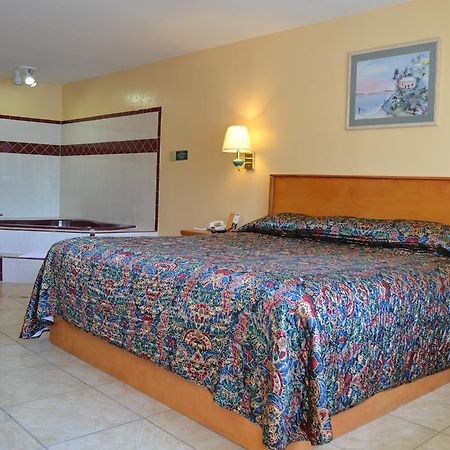 Deluxe Inn And Suites Weslaco Εξωτερικό φωτογραφία