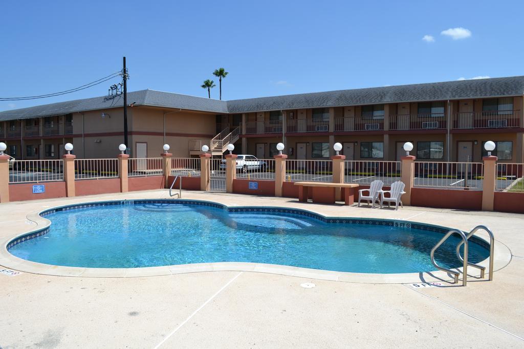 Deluxe Inn And Suites Weslaco Εξωτερικό φωτογραφία