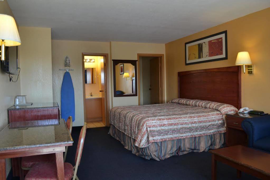 Deluxe Inn And Suites Weslaco Εξωτερικό φωτογραφία